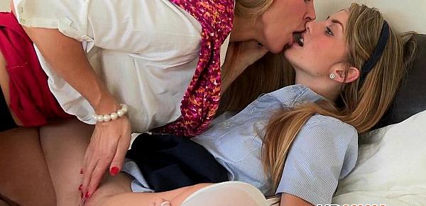  Sexy mom Tanya Tate and hot teen Staci Silverstone